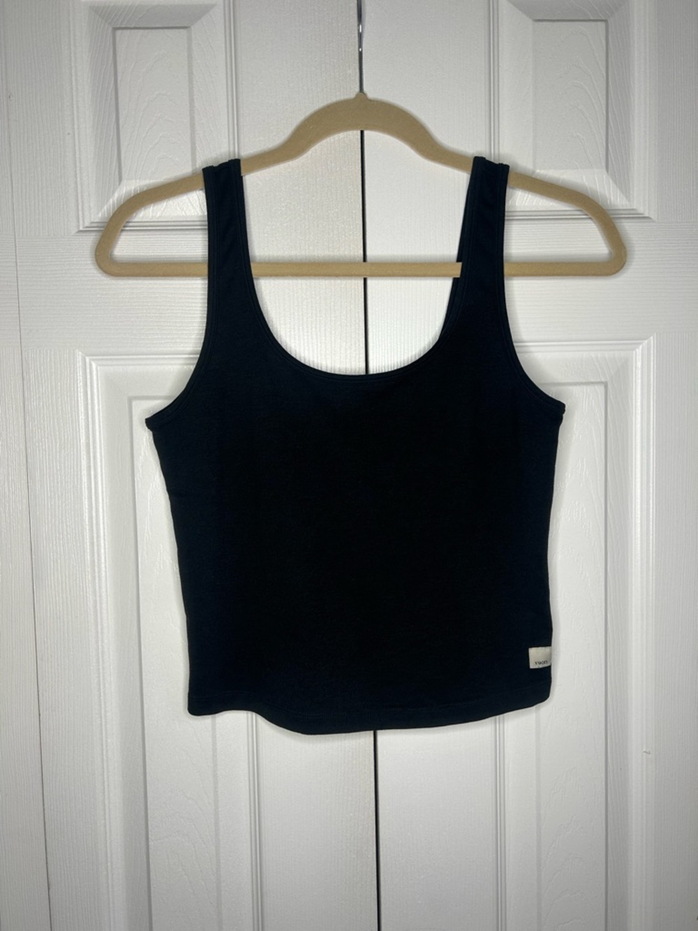 Vuori Black Heather Halo Essential Scoop Tank - Picture 2 of 3